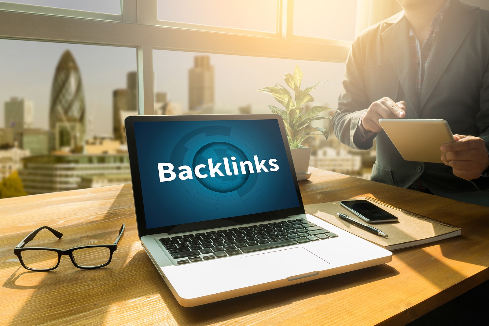 Photo of a computer with the word "backlinks" on the screen sitting on a table representing how therapist directories can help psychotherapists build backlinks and therefore build SEO.