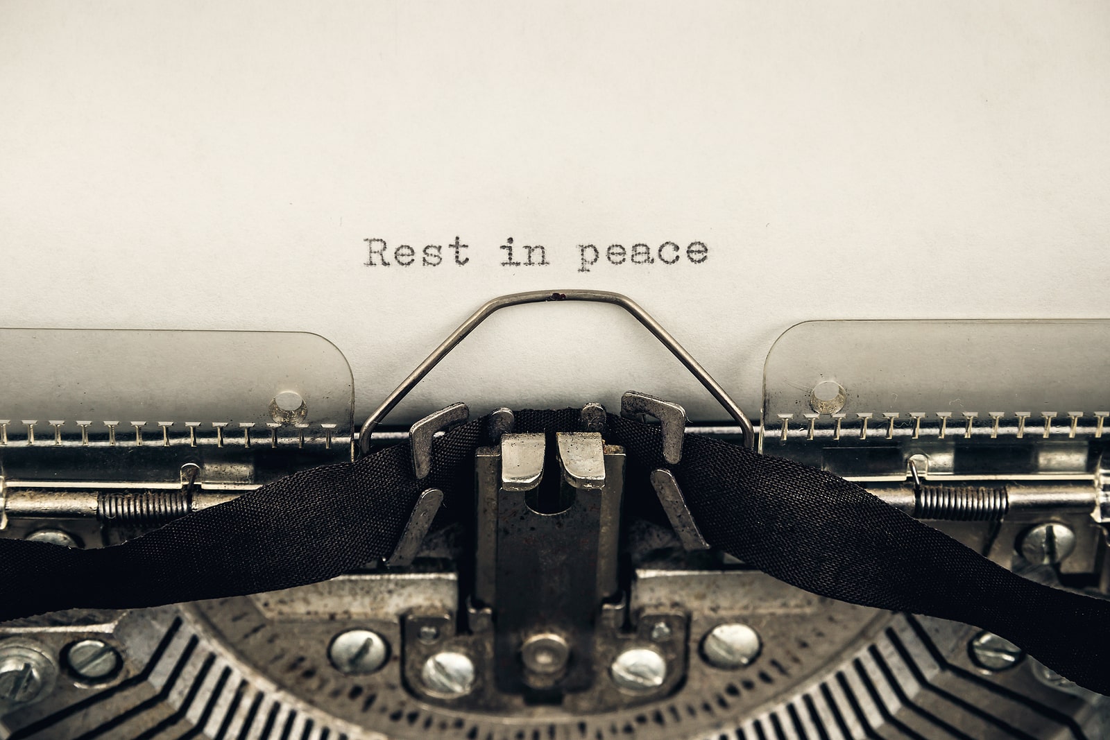 typing a message rest in peace on a vintage typewriter close-up. Is SEO dead? Nope. Not at all. Learn more from a SEO expert here.